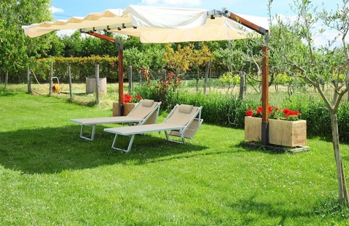 Il Poggio Villa | Lovely apartment in villa for 5 guests with pool, WIFI, TV, pets allowed and parking