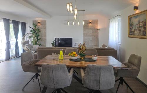 Kucice Apartment | Lovely Apartment In Kucice With Wifi