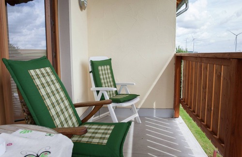 Morz Apartment | Lovely Apartment in Mörz with Garden & Balcony