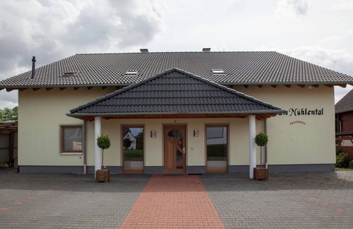 Morz Apartment | Lovely Apartment in Mörz with Garden & Balcony