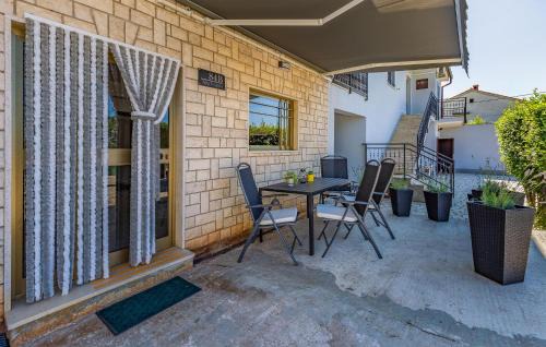 Mali Vareski Apartment | Lovely Apartment In Peruski