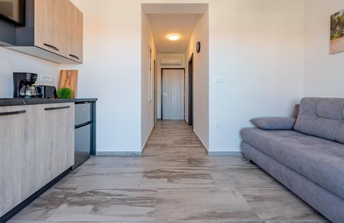 Prizna Apartment | Lovely apartment in Prizna with WiFi