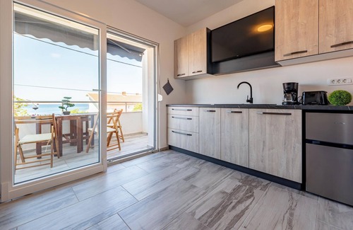 Prizna Apartment | Lovely apartment in Prizna with WiFi