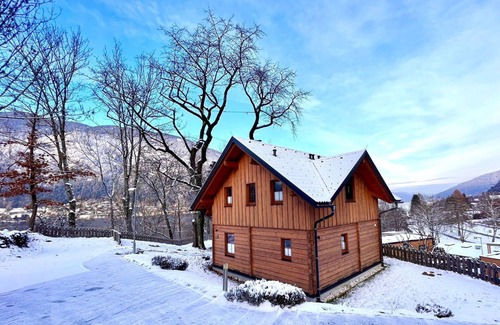 Bodensdorf House | Lovely apartment in villa for 8 guests with WIFI, TV, terrace and parking