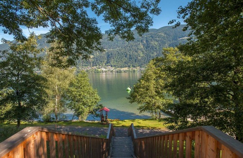 Bodensdorf House | Lovely apartment in villa for 8 guests with WIFI, TV, terrace and parking