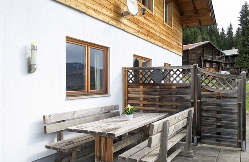 Eben im Pongau House | Lovely apartment in villa for 6 guests with WIFI, TV, terrace and parking