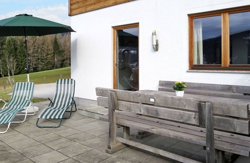 Eben im Pongau House | Lovely apartment in villa for 6 guests with WIFI, TV, terrace and parking