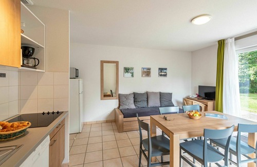 Saumur House | Lovely apartment in villa for 5 guests with pool, internet, TV, terrace and pets allowed