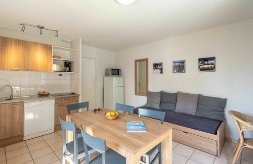 Saumur House | Lovely apartment in villa for 5 guests with pool, internet, TV, terrace and pets allowed