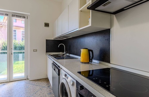 Dervio Villa | Lovely apartment in villa for 6 guests with A/C, WIFI, TV, patio, pets allowed and parking