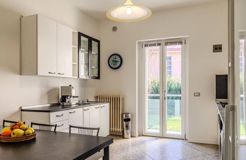 Dervio Villa | Lovely apartment in villa for 6 guests with A/C, WIFI, TV, patio, pets allowed and parking