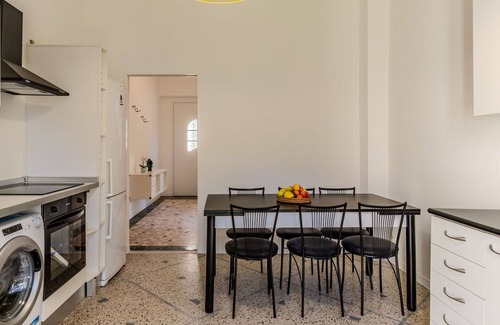 Dervio Villa | Lovely apartment in villa for 6 guests with A/C, WIFI, TV, patio, pets allowed and parking