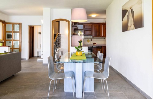 Someraro House | Lovely apartment in villa for 6 guests with WIFI, TV, balcony, pets allowed and parking