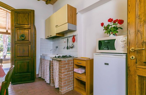 Suvereto Villa | Lovely apartment in villa for 4 guests with WIFI, pool, A/C, terrace and parking