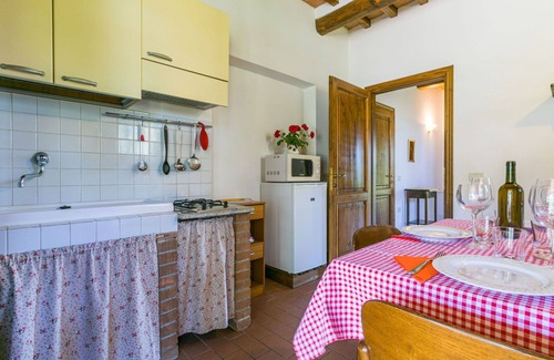Suvereto Villa | Lovely apartment in villa for 4 guests with WIFI, pool, A/C, terrace and parking