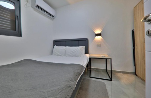 Haifa Apartment | Lovely apartment with a terrace in the center of Haifa