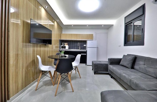 Haifa Apartment | Lovely apartment with a terrace in the center of Haifa