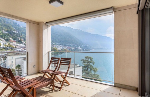 Montreux Apartment | Lovely apartment with pool, WIFI, A/C, hot tub, TV, balcony, panoramic view and parking