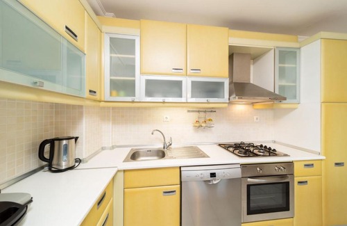 Liman Mahallesi Apartment | Lovely Apartment with Shared Pool in Konyaalti