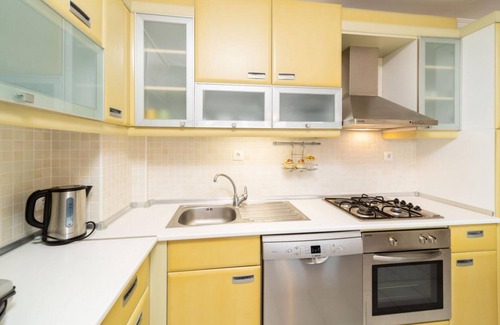 Liman Mahallesi Apartment | Lovely Apartment with Shared Pool in Konyaalti