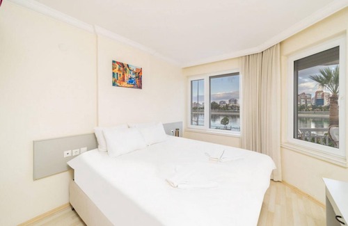 Liman Mahallesi Apartment | Lovely Apartment with Shared Pool in Konyaalti