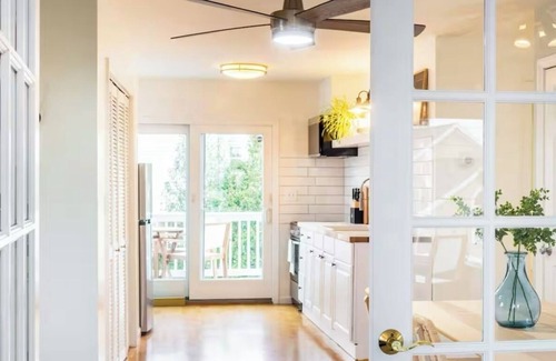 East Shore Apartment | Lovely apartment with Waterview & Patio in New Haven