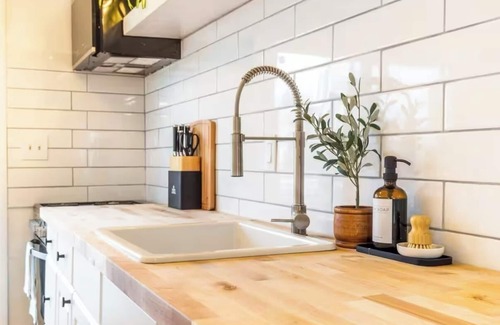 East Shore Apartment | Lovely apartment with Waterview & Patio in New Haven