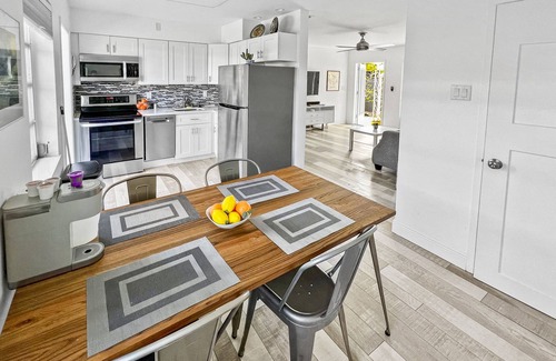 Santa Barbara Estates House | Lovely & Bright Comfy Haven: 2 BR 1 BA Walk to Beach, Yard, Parking