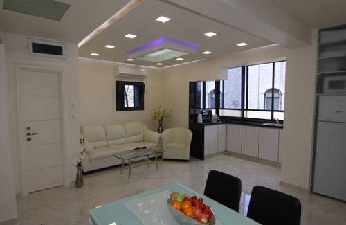 Mahane Israel Apartment | Lovely centrally located apartment in Talbieh, in the heart of Jerusalem!