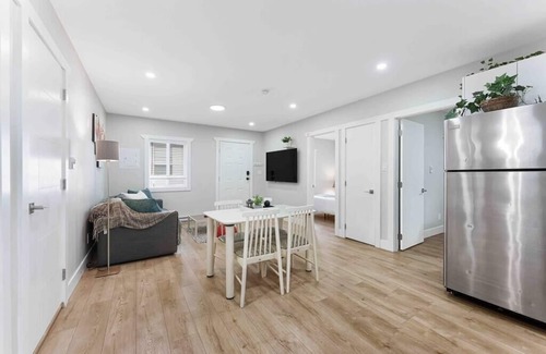 Langley House | Lovely Coach House in Langley ~ Queen Beds ~ Pkg