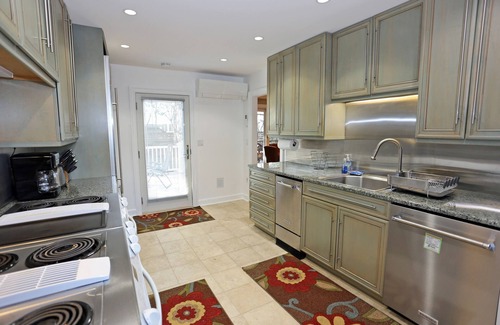 Dodds Addition Apartment | Lovely Contemporary Apt 2 levels, Walk Everywhere