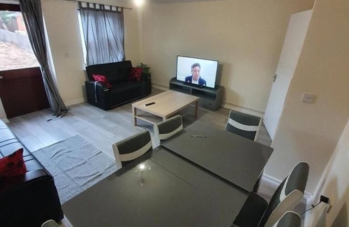 Evelyn House | Lovely, cosy House easy reach to central London