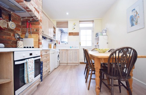 Compton Cottage | Lovely, cosy, village cottage in a beautiful quiet area of the South Downs
