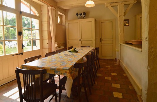 Neons Sur Creuse Cottage | Lovely cottage in Néons-sur-Creuse with garden