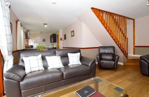 Kilmun Apartment | Lovely cottage with loch views, near Dunoon, sleeps 6