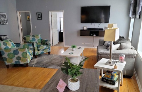 Morgan Park Apartment | Lovely cozy 2 Bedroom Private Suite In Historical Beverly Community