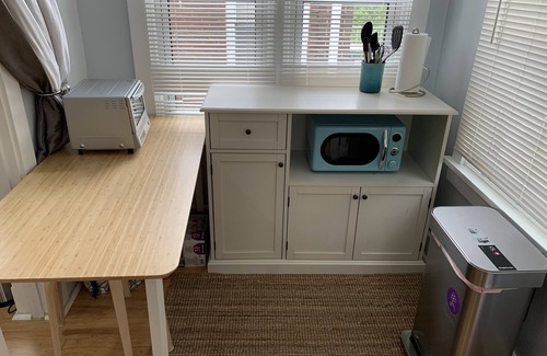 Squirrel Hill South House | Lovely, cozy Beacon guest suite with portable kitchen in Squirrel Hill