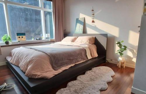 Makkasan Apartment | Lovely Cozy Condo In Trendy Fun Neighborhood