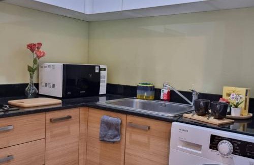 Makkasan Apartment | Lovely Cozy Condo In Trendy Fun Neighborhood