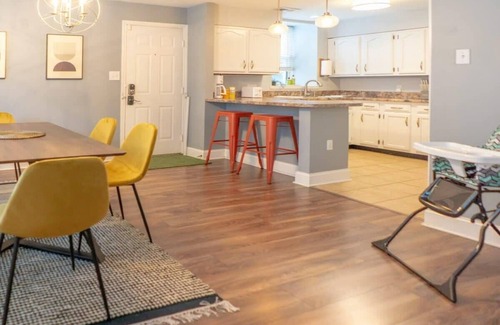 Central West End Condo | Lovely CWE 2BR | Private Parking /ABODEbucks