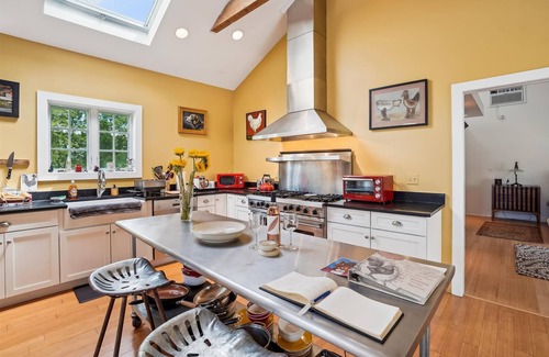 Middleburg Cottage | Lovely Guest House 2.5 miles from downtown Middleburg