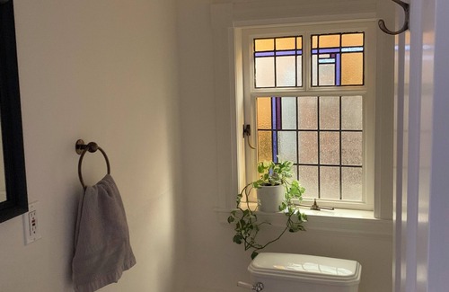 James Bay Apartment | Lovely Guest Studio at the Historic Spring Cottage