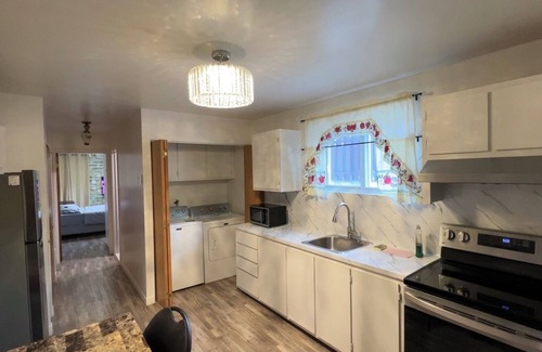 Montreal Apartment | Lovely half basement Apt near highway