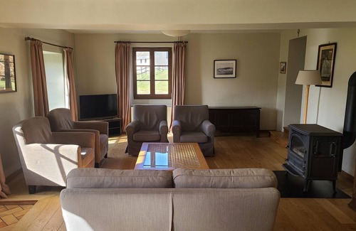 Orval House | Lovely holiday home in Orval with garden