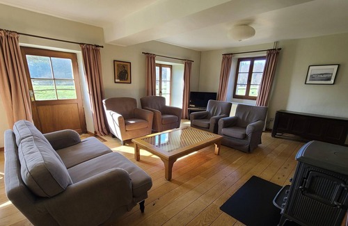 Orval House | Lovely holiday home in Orval with garden