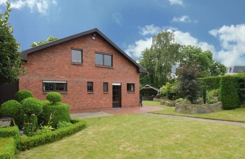 Merksplas House | Lovely Holiday Home in Merksplas with Fenced Garden