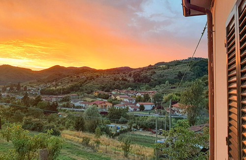Casone Carpinelli House | Lovely home in Pieve San Lorenzo with jacuzzi