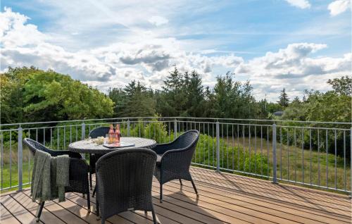 Gjøl House | Lovely Home In Aabybro With Kitchen