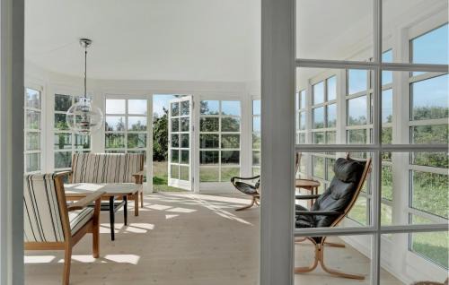 Gjøl House | Lovely Home In Aabybro With Kitchen