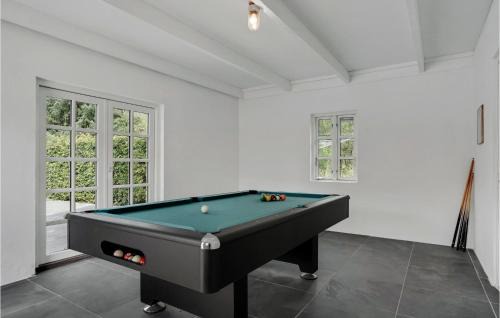 Gjøl House | Lovely Home In Aabybro With Kitchen